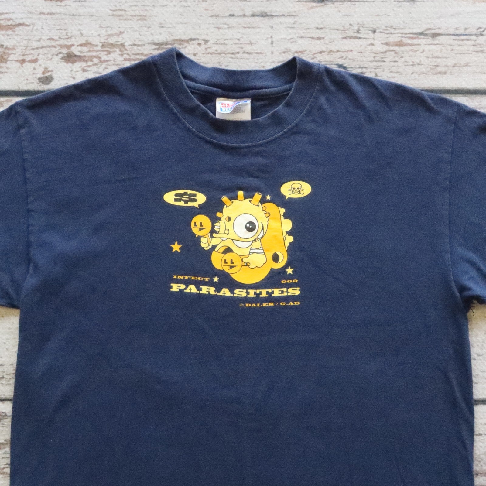 Vintage Y2K Dalek Parasites Art Tshirt