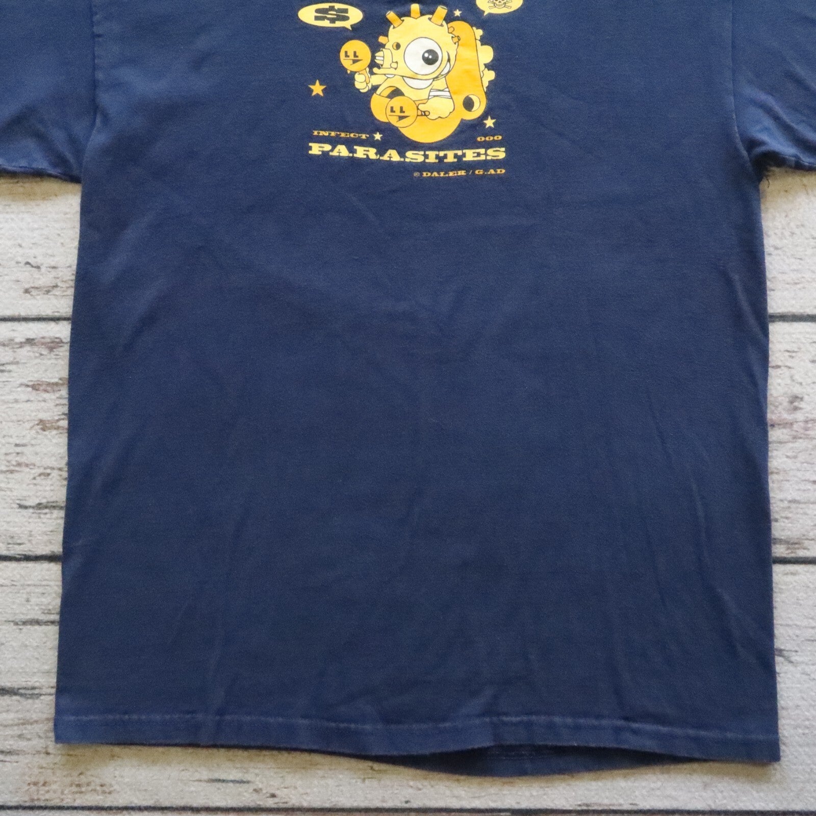 Vintage Y2K Dalek Parasites Art Tshirt