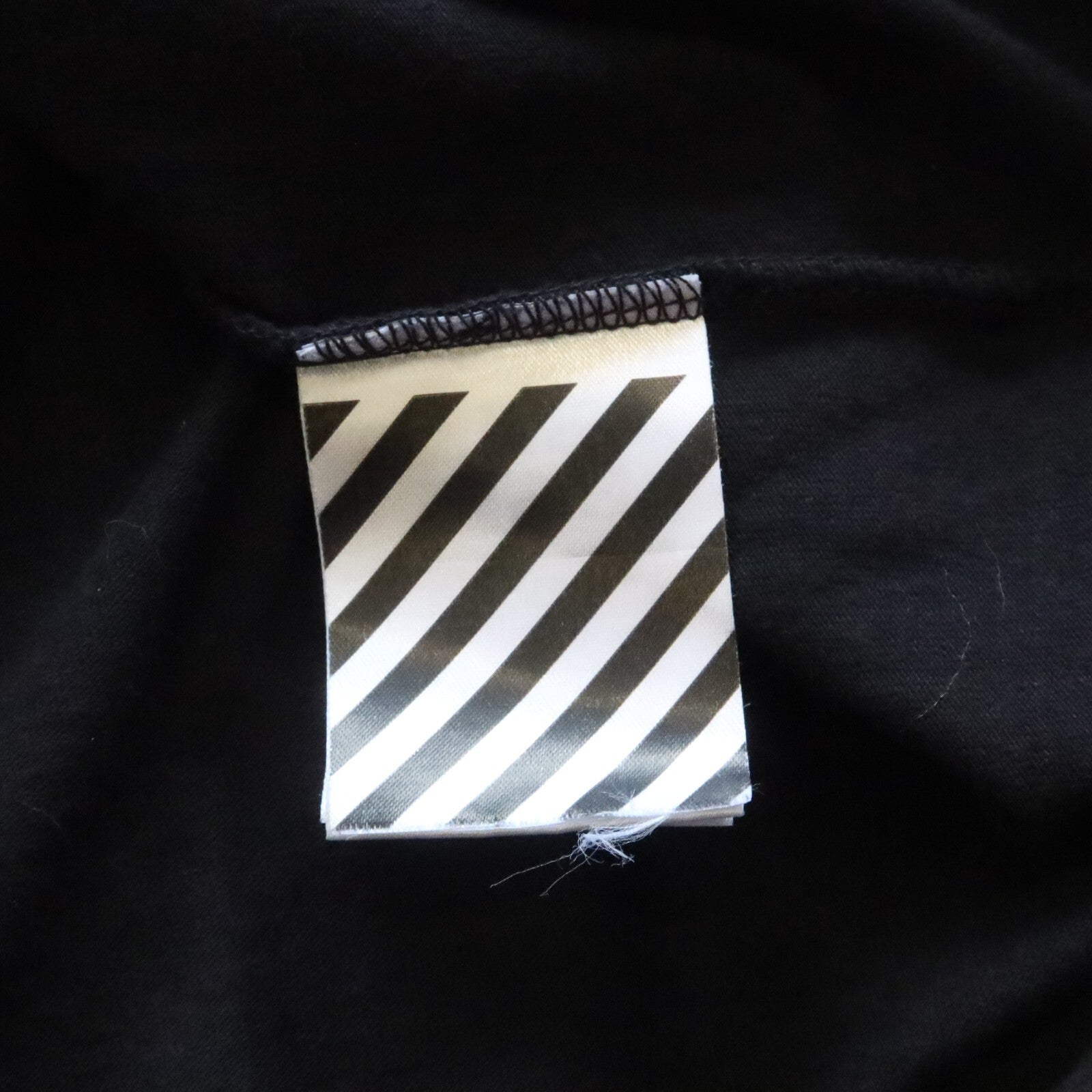 OFF Neck Tee OFF-WHITE c/o VIRGIL ABLOH Tshirt